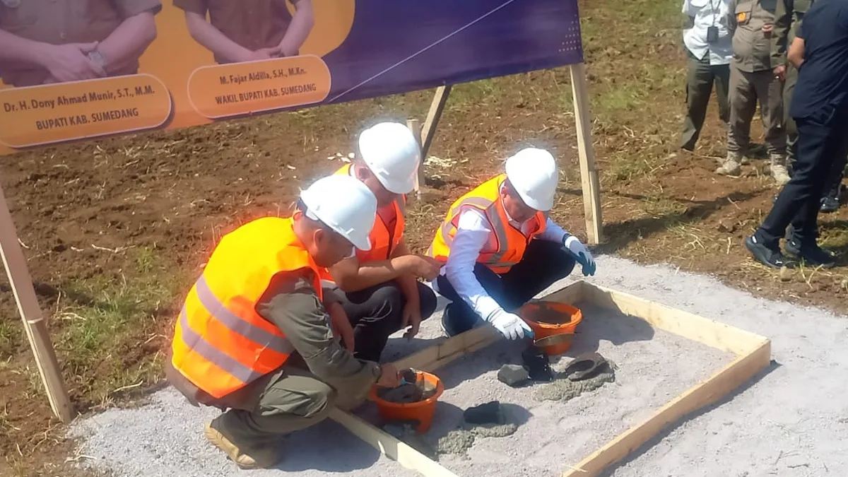 Peletakan batu pertama pembangunan Kantor Satpol PP Kabupaten Sumedang di Pusat Pemerintahan Sumedang pada Rabu (13/5/2026)