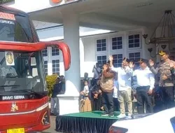 Lepas 94 Jemaah Haji Sumedang, Bupati Dony: Ini Undangan Kehormatan dari Allah!