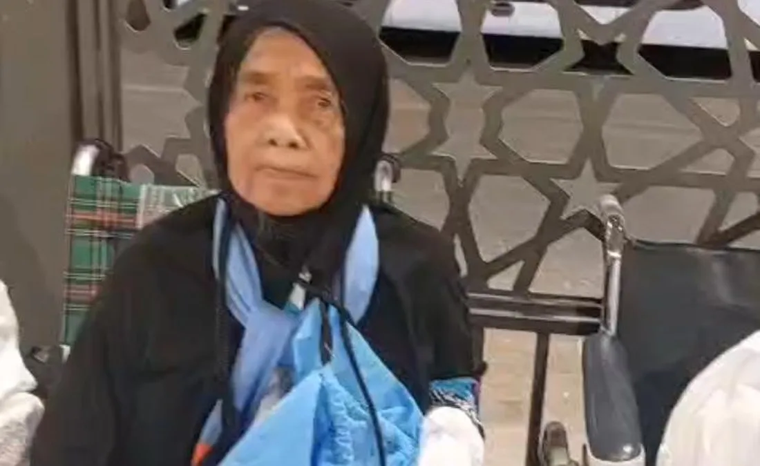 Salah satu jemaah haji Lansia dengan menggunakan kursi roda asal Sumedang berhasil menuntaskan tawaf dan sa'i