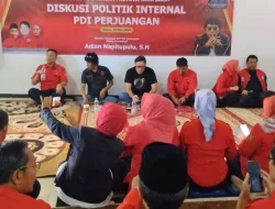 Adian Napitupulu Kupas Isu Ekonomi dan Kurs Dolar di PDIP Sumedang