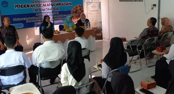 Sebanyak 15 peserta terpilih resmi memulai perjalanan mereka dalam Program Pendidikan Kecakapan Wirausaha (PKW) bidang Tata Boga tipe Silver 150 Jam Pelajaran (JP), Kamis (21/05/2026)