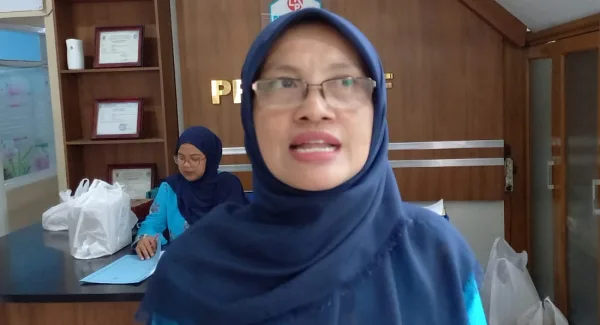 Penanggung Jawab Program LPK Prestattif Sumedang, Ati Rohaeti