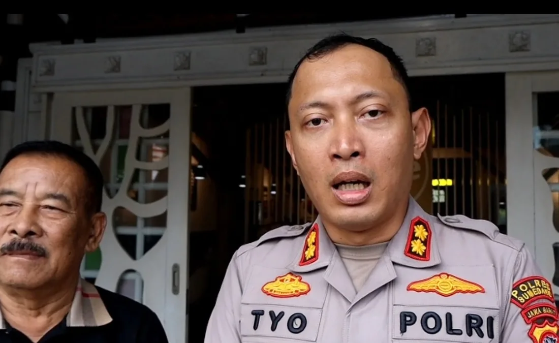 Kapolres Sumedang, AKBP Sandityo Mahardika bersama Bos Persib Bandung, Haji Umuh Muchtar