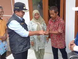 Babak Baru Warga Cisalak: Bupati Sumedang Serahkan Kunci Rumah Relokasi Korban Longsor