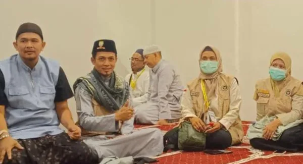 Rapat koordinasi petugas haji daerah Sumedang Kloter 29 KJT di Hotel 813 Makkah.