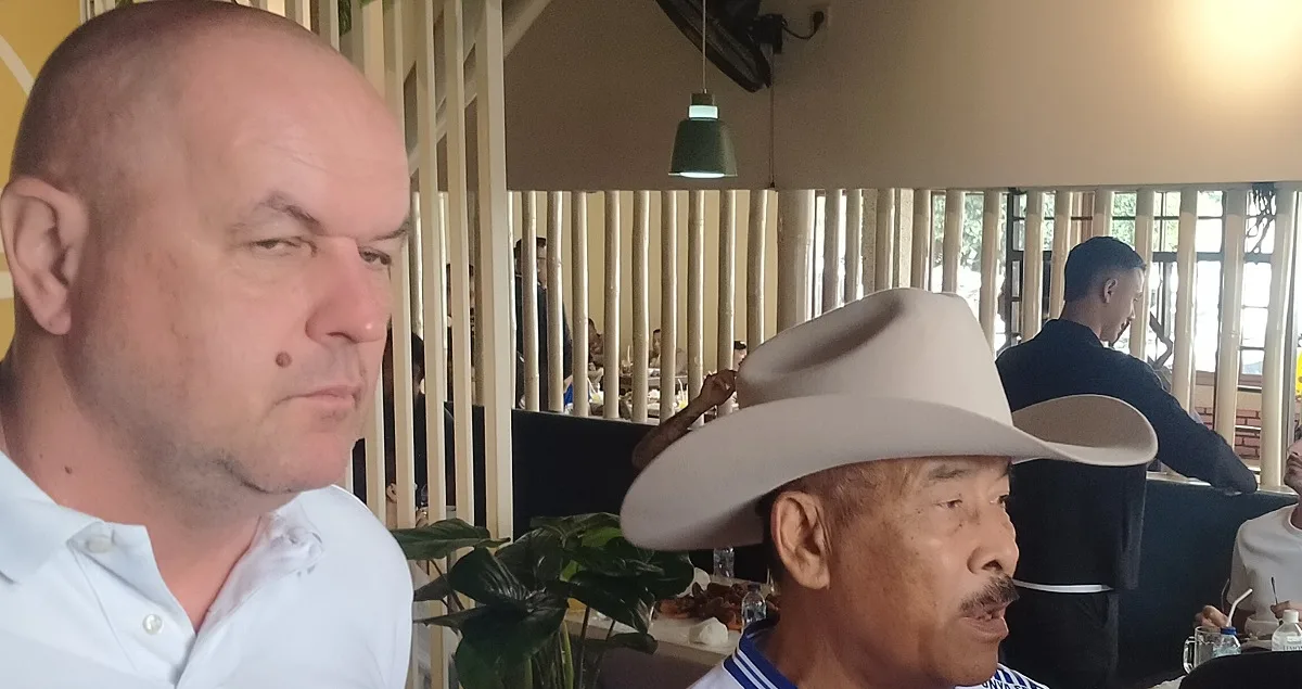 Head Coach Persib Bandung, Bojan Hodak bersama Haji Umuh Muchtar di RM. Bahe 54 Tanjungsari Sumedang