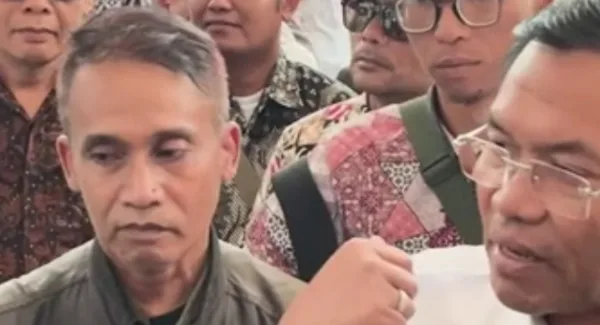 Wakil Ketua BGN, Sony Sonjaya saat menerima perwakilan pemilik dapur MBG yang tertipu oleh yayasan yang mengaku salah satu mitra BGN