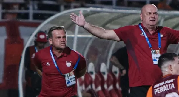 Igor Tolic (kiri) ditunjuk mengganti posisi Head Coach Persib Bandung, Bojan Hodak (kanan)