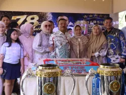 Momen Haru Perayaan Ulang Tahun ke-78 H. Umuh Muchtar: Syukur atas Persib Hattrick Juara