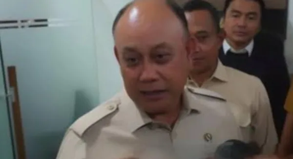 Tim penyidik Kejagung menjemput paksa mantan Kepala Badan Gizi Nasional (BGN), Dadan Hindayana