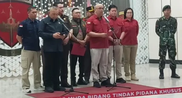 Direktur Penyidikan Jaksa Agung Muda Bidang Tindak Pidana Khusus (Jampidsus), Syarief Sulaeman Nahdi saat menetapkan tiga tersangka dugaan kasus korupsi program MBG
