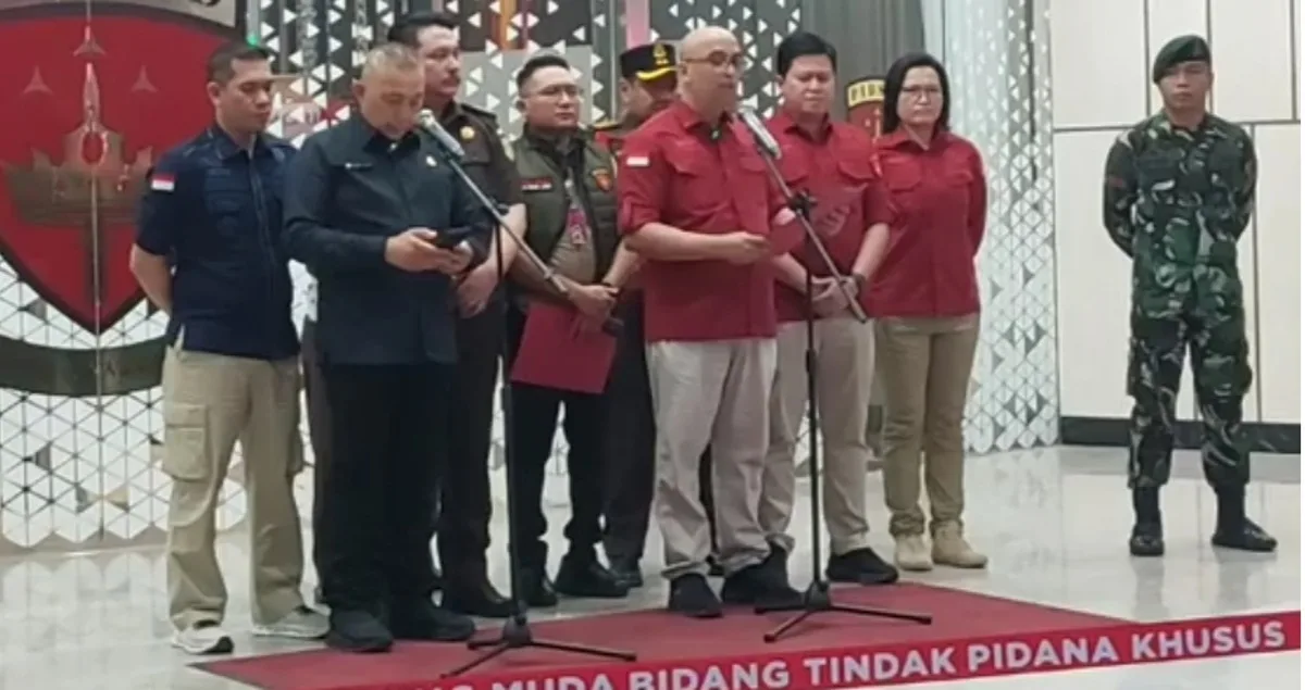 Direktur Penyidikan Jaksa Agung Muda Bidang Tindak Pidana Khusus (Jampidsus), Syarief Sulaeman Nahdi saat menetapkan tiga tersangka dugaan kasus korupsi program MBG