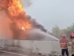 Truk Tangki BBM Terbakar Hebat di Tol Cisumdawu, Api Diduga Berasal dari Rem
