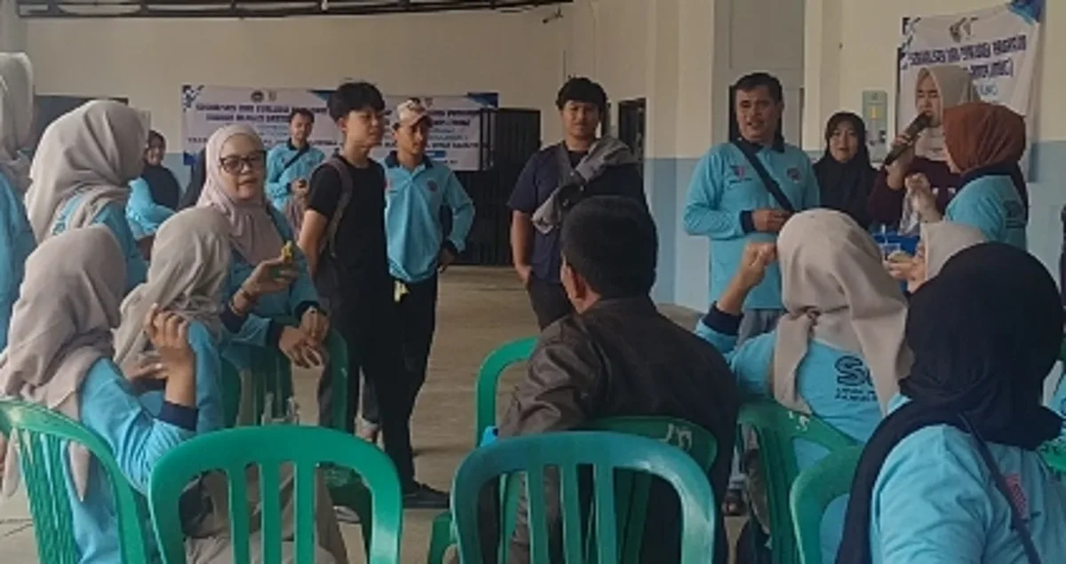 Relawan SPPG Cigendel 2 Pamulihan masih berkumpul usai sosialisasi dan pemeriksaan urine oleh BNNK Sumedang
