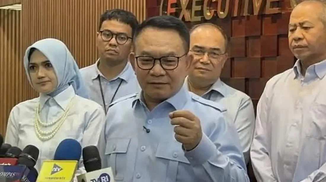 KSP Dudung Abdurachman memberikan keterangan pers mengenai klarifikasi kasus proyek Dapur Badan Gizi Nasional di Kantor KSP, Jakarta, (10/6/2026)