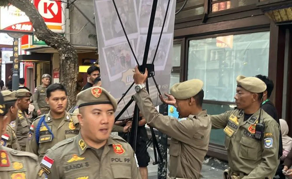 Beautifikasi Bandung, Satpol PP Kota Bandung gencar lakukan penertiban reklame, bando, Videotron dan lainnya yang tidak sesuai peraturan