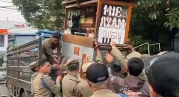 Satpol PP Kota Bandung lakukan aksi sweeping mendadak pada Kamis (11/6/2026)