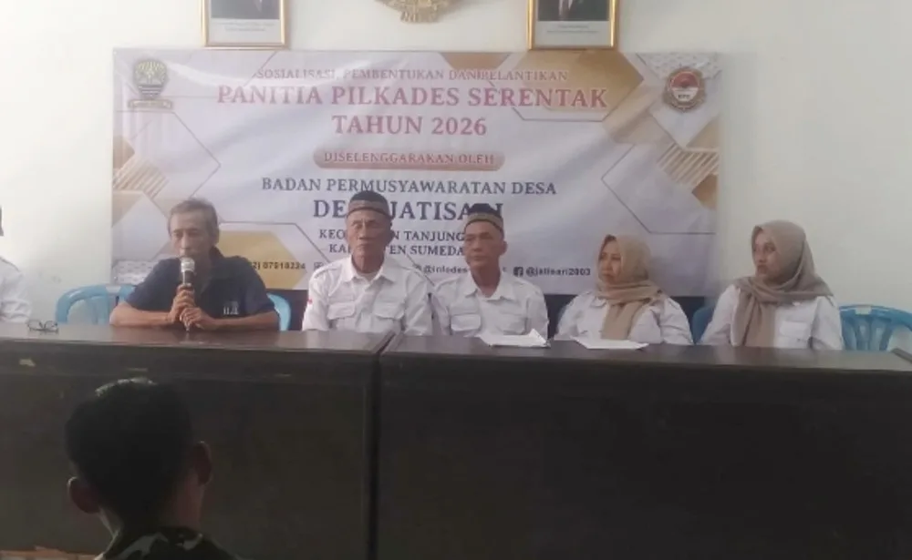 Kasi Tantrib Kecamatan Tanjungsari, Beni Subarkah mewakili Camat saat menyampaikan sambutannya 