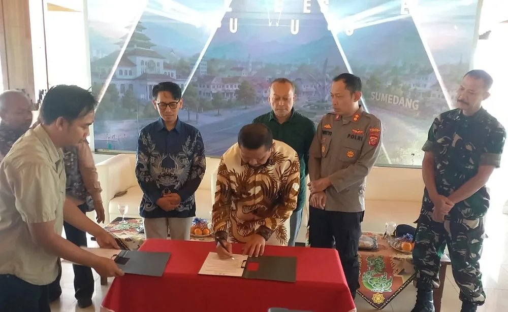 Bupati Sumedang, Dony Ahmad Munir di acara Forum BUMDes DPW Jawa Barat di Pendopo Pusat Pemerintahan Sumedang (PPS), Sabtu (13/6/2026)