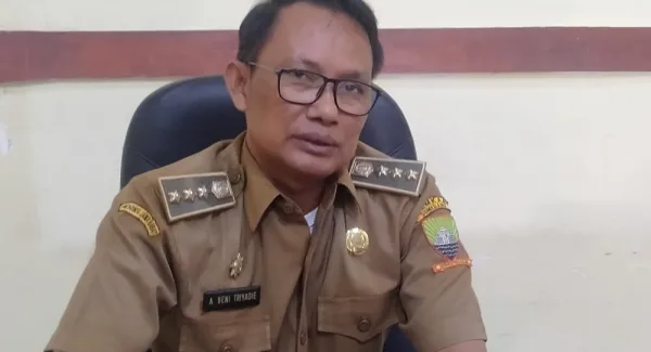 Camat Tanjungsari, Agus Beni Triyadie memaparkan kesiapan menghimpun pelaksanaan Pilkades Serentak di Sumedang 2026