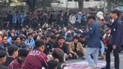 Berbagai Aliansi Mahasiswa Bandung menggelar demontrasi di Depan Gedung DPRD Jawa Barat pada Senin (15/6/2026)