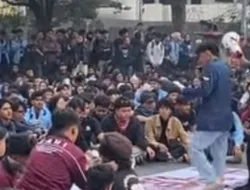 Massa Desak Masuk DPRD Jabar, Mahasiswa Bandung Suarakan Bahaya ‘Neo Orde Baru’