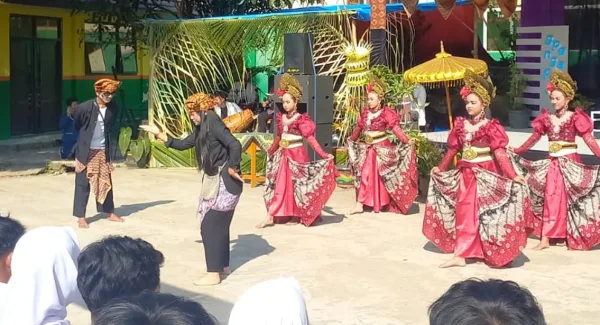 Pelepasan Siswa SMP Negeri 1 Paseh bertajuk “The First & Never Die SMP Negeri 1 Paseh 2026 Generation – Dulu, Kini & Nanti”