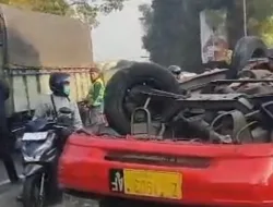 Diduga Sopir Hilang Kendali, Angkot 04 Bawa 17 Pelajar Terguling di Jatinangor Sumedang