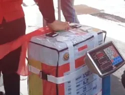 Jelang Kepulangan, Jemaah Haji KBIHU Multazam Sumedang Sibuk Timbang Koper di Madinah