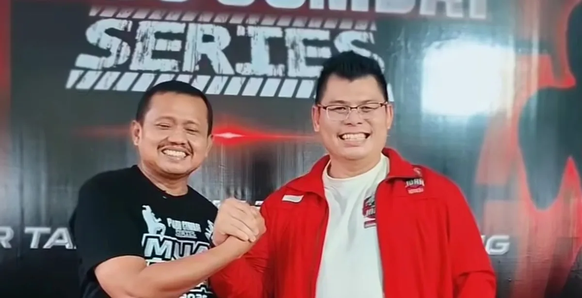 Chris John bersama Bupati Sumedang Dony Ahmad Munir di pembukaan Prabu Combat Series 2026 GOR Tadjimalela