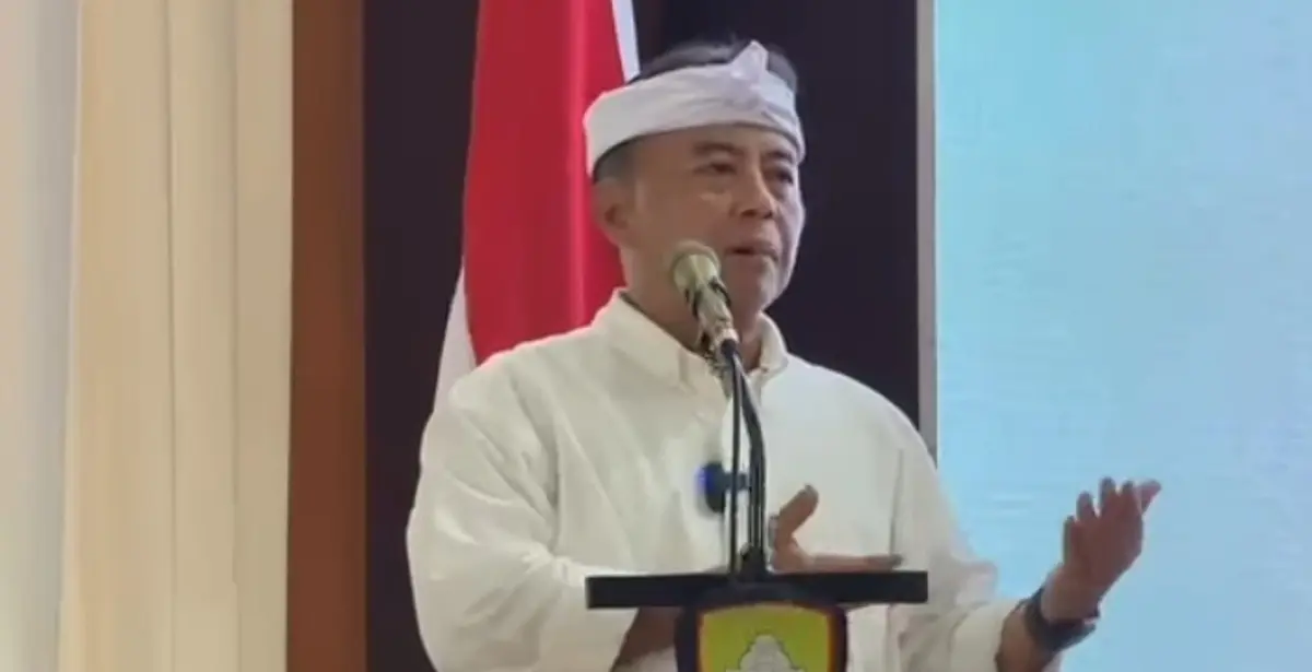 Sekda Jabar Herman Suryatman memberikan sambutan dalam Forum Ekonomi Regional di Aula Tampomas Sumedang