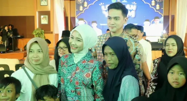 Wakil Bupati Sumedang, M. Fajar Aldila membagikan momen kebahagiaan bersama anak yatim