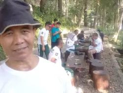 Jaga Kebugaran Fisik, Personel Satpol PP Sumedang Rehat di Tahura Gunung Kunci Usai Olahraga