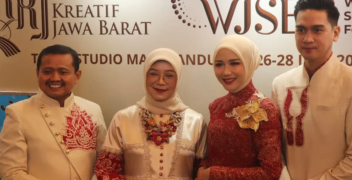 Bupati Dony Ahmad Munir dan Wakil Bupati Sumedang, M. Fajar Aldila didampingi istrinya dalam Sunda Karsa Fest Karya Kreatif Jawa Barat (KKJB) berhasil pukau juri