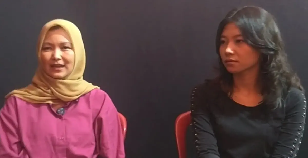 Pemilik wahana Putra Pajajaran Enterprise, Dini (kiri) didampingi Dira (kanan) 
