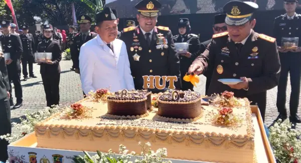 Gubernur Jawa Barat, Dedi Mulyadi (KDM) menjadi Inspektur Upacara Peringatan Hari Ulang Tahun Bhayangkara ke-80 di Mapolda Jabar