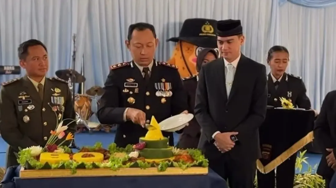 Wakil Bupati Sumedang, M.Fajar Aldila menghadiri peringatan Hari Ulang Tahun Bhayangkara ke-80 Polres Sumedang