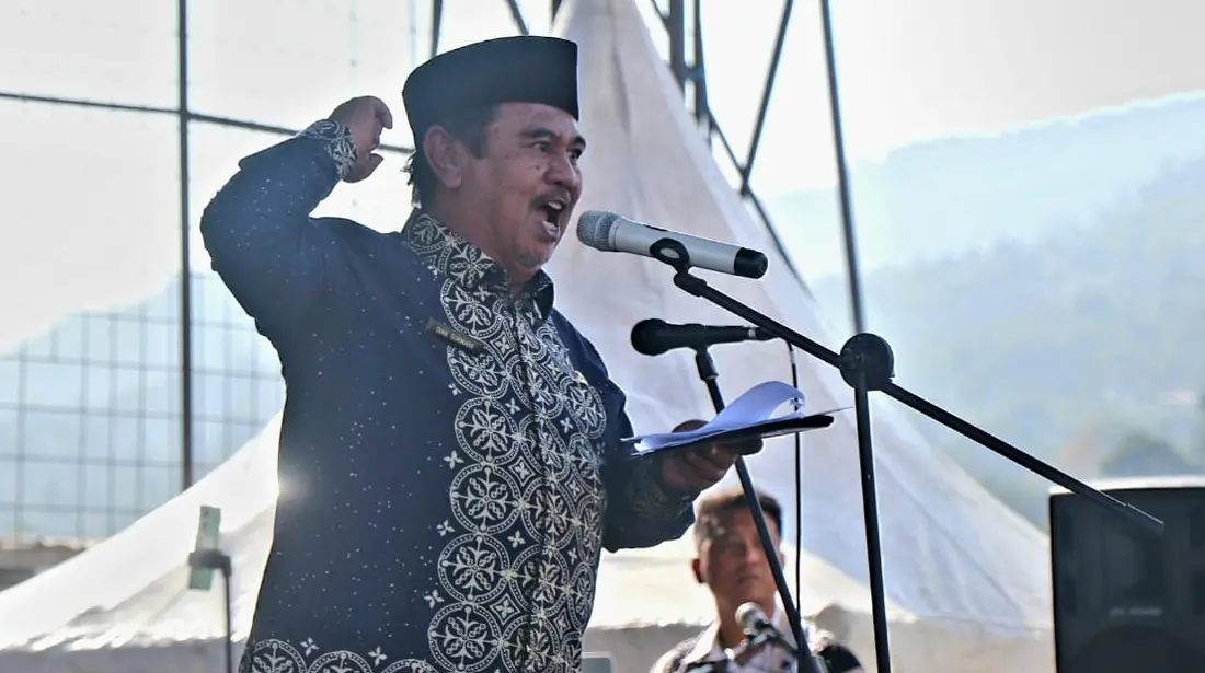 Ketua MTQ ke-49 tingkat Kabupaten Sumedang, Dr. Dian Sukmara saat memberikan sambutan dalam pembukaan di Desa Haurngombong Kecamatan Pamulihan Sumedang