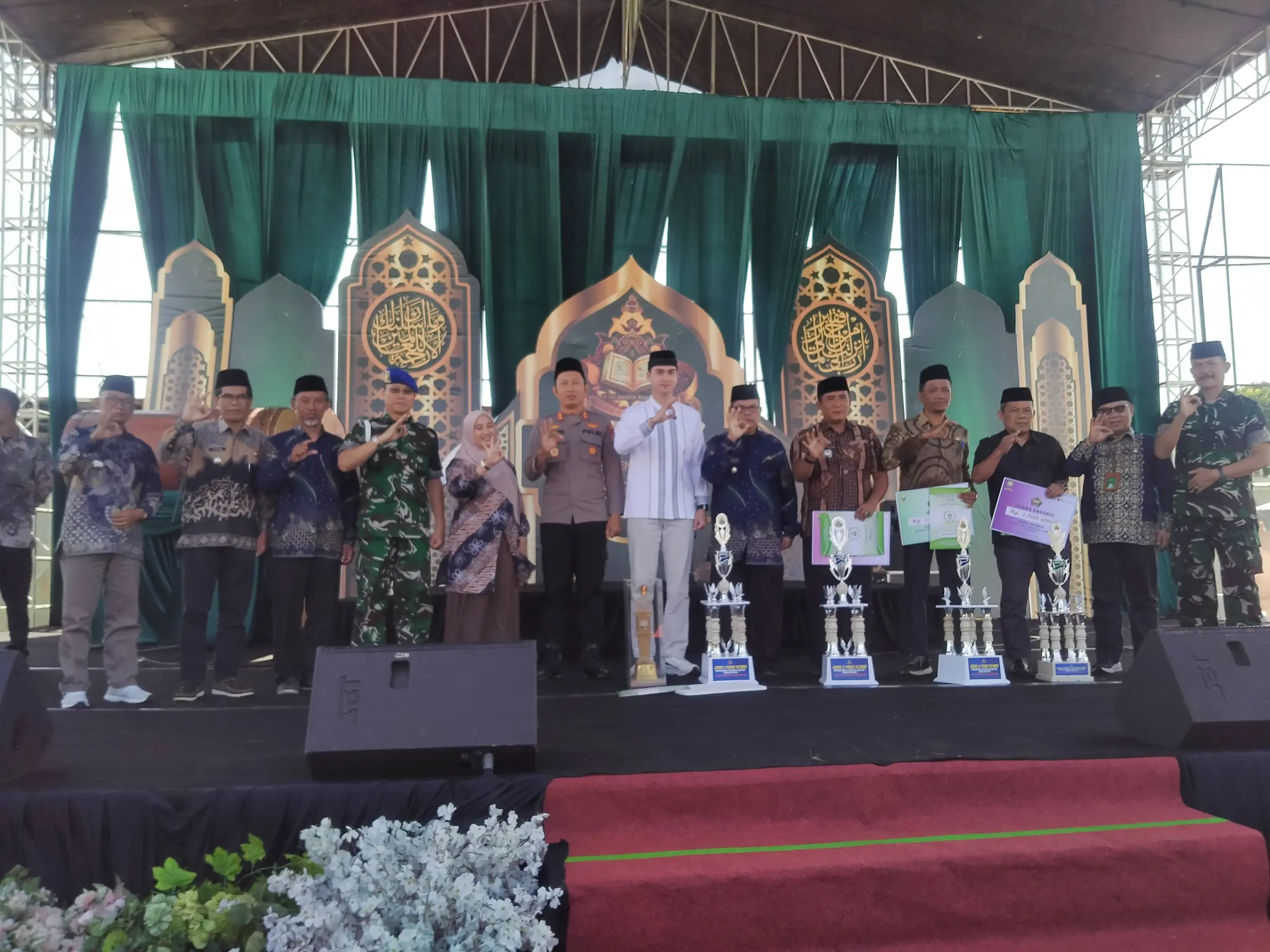 Wakil Bupati Sumedang menutup MTQ ke-49 Tingkat Kabupaten Sumedang 2026 di Pamulihan