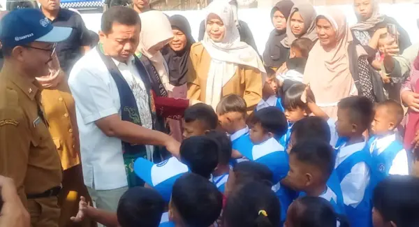 Bupati Sumedang Dony Ahmad Munir meresmikan TK Negeri Sartika di Buahdua