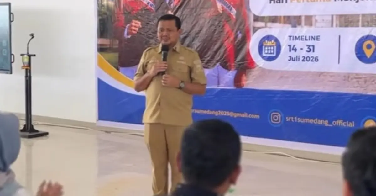Bupati Dony Ahmad Munir saat memberikan sambutan dalam Pembukaan Pengenalan Lingkungan Sekolah (MPLS)