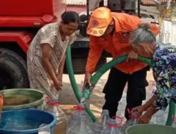 Atasi Krisis Air Bersih Sumedang, BPBD Pasok 5.000 Liter Air ke Cimalaka