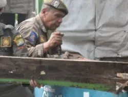 Langgar Aturan, Satpol PP Sumedang Bongkar 10 Bangunan Liar di Kawasan Perempatan Barak