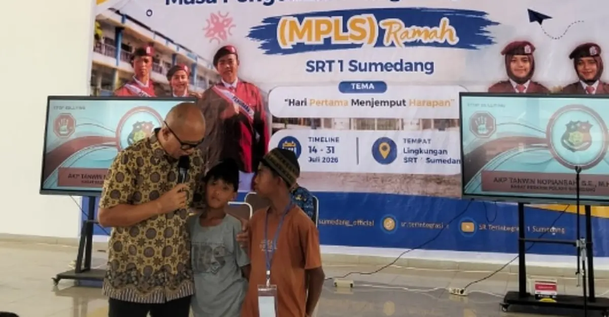 Sisi humanis Polri saat menjadi Pemateri MPLS, Kasat Reskrim Polres Sumedang, AKP Tanwin Nopiansah
