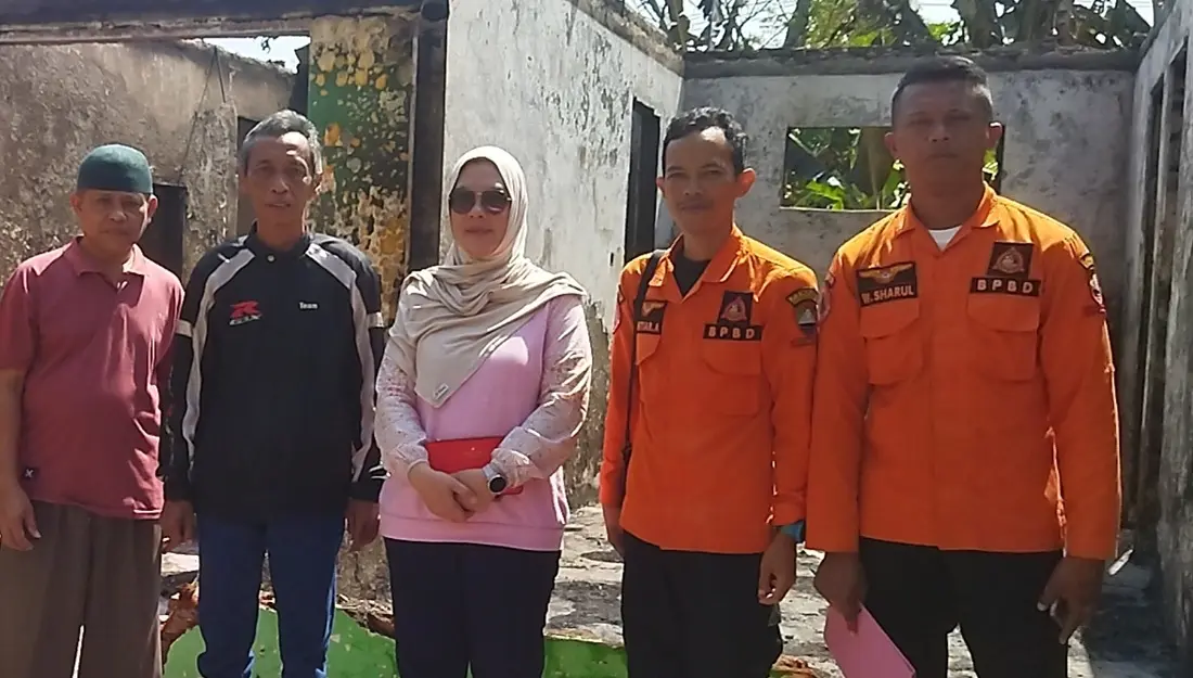 Kasi Tantribum dan Kasi Pemum Kecamatan Tanjungsari saat mendampingi BPBD, Dinsos, PMI dan BAZNAS Sumedang