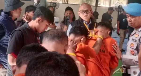 Sedikitnya Tujuh orang begal nasabah Bank Sumedang digiring Satreskrim Polres Sumedang saat menggelar Konferensi Pers pada Jumat (24/7/2026)