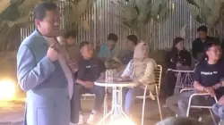Bupati Sumedang Dony Ahmad Munir memberikan sambutan pada Harlah ke-53 KNPI Sumedang di Cafe Sore Space pada Jumat (24/7/2029)