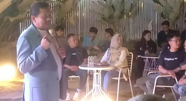 Bupati Sumedang Dony Ahmad Munir memberikan sambutan pada Harlah ke-53 KNPI Sumedang di Cafe Sore Space pada Jumat (24/7/2029)