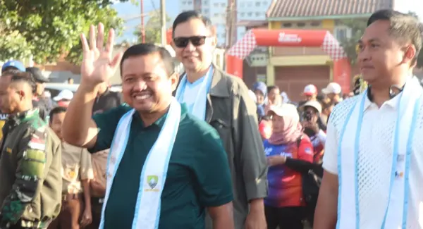Bupati Sumedang Dony Ahmad Munir saat meresmikan Jogging Track Desa Cikeruh dan Jatinangor Heritage Lalagoon.