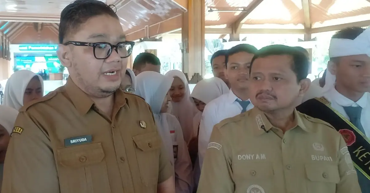 Bupati Sumedang Dony Ahmad Munir usai pelantikan OSIS membahas pembangunan dua SMA Negeri baru